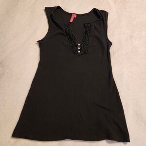 Charlotte Sleeveless Tee